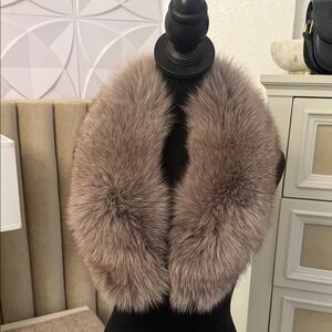 Saga fox collar clip on